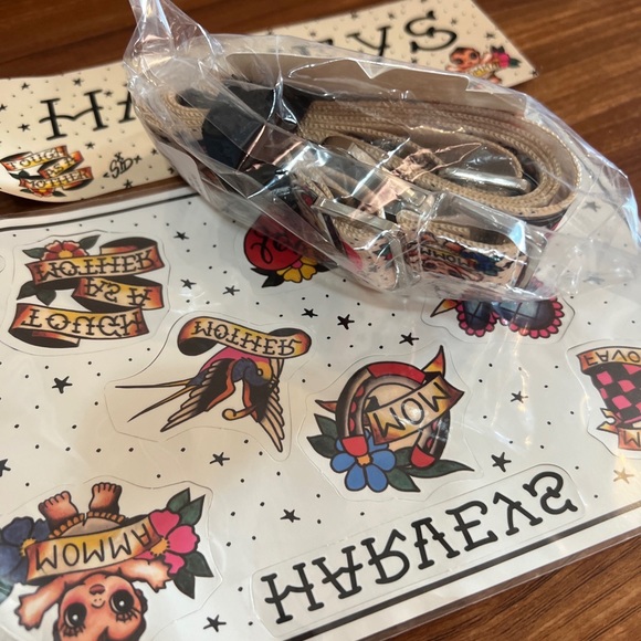 New with tag Harvey seatbelt CNC with sticker and tattoos - Picture 5 of 6